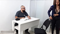 video достигнув выгодной сделки с директором школы моей падчерицы я заставил ее трахнуть меня в обмен на то что не sex