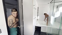 video парень моей падчерицы видит меня в душе поэтому я сосу его член sex