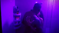 video я трахнул сводную сестру в ванне спрятавшись от отчима sex