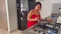 video я помогаю своей маленькой сводной сестре с ее уроками кулинарии и в итоге мы трахаемся очень красиво и жестко sex