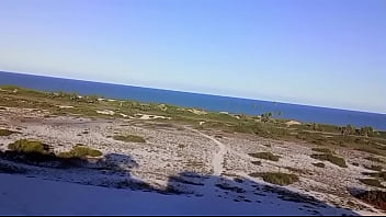video 北東部の砂丘で私はトラブルに巻き込まれ木の下にいるツアーガイドを嘲笑しその野郎に温かい牛乳を注ぎました xvideosプレミアムで完了 sex