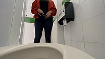 video любительская камера снимает секретаршу в ванной sex