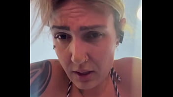 video тренируюсь только в стрингахбикини в спортзале на пляже в итоге я весь промок от такой сильной похоти что она sex