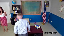 video мамаша без лифчика возбуждает директора ради быстрого секса в офисе sex