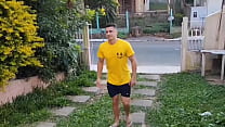 video я отдала его другу мужа пока он косил траву во дворе и разговаривал со мной sex