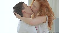 video рыжая принимает полный рот спермы в любительском видео sex