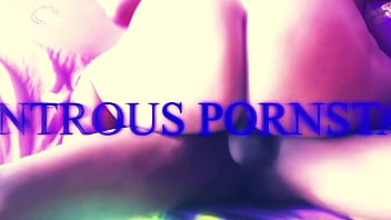 video セクシーな義理の母が義理の娘に黒人のモンスターチンコの吸い方とファックの仕方を教える sex