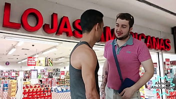video я поймал ребенка на краже шоколада из магазина и ему пришлось дать мне чтото взамен чтобы я не позвонил в охрану sex