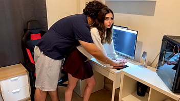 video 友達の継父が私にセックスするよう説得し映画を見に行きたかったのですが結局46歳のデブ男とセックスしましたスペイン語で話すフルビデオ sex