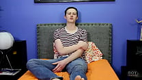 video милый красавчик холден росс скользит дилдо в своей сочной заднице sex