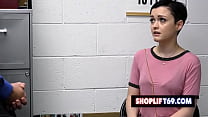 video молодая женщина с короткой стрижкой джейд валентайн была поймана и трахнута офицером полиции за кражу в торговом sex