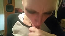 video горячая блондинка сосет большой член до кончила sex