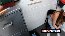 video молодая пышногрудая женщина пенелопа кей была поймана на краже в магазине и получила анальный удар от охранника sex