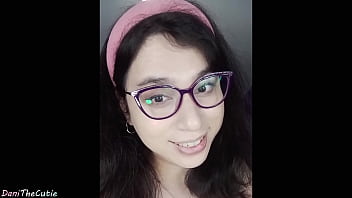 video милая трансдевушка danithecutie пытается удержать дилдо но оно слишком быстро падает sex