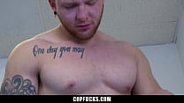 video негодяй с характером наказан офицером торгового центра для геев copfucks sex