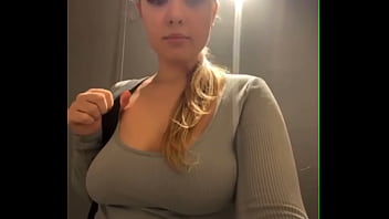 video безумное струйное оргазмирование во время тренировки в спортзале sex