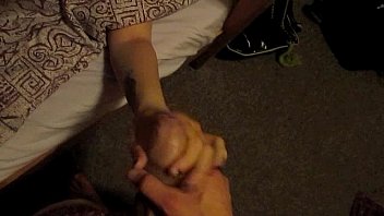 video кончил на сиськи незнакомца в британском хостеле sex