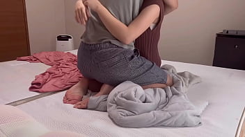 video 性欲が溜まった患者に内緒でご奉仕する看護婦激しく突かれてアクメ連発の快楽落ち　ハメ撮り　はめどり　測位　喘ぎ声　デカチン　巨乳　ナース　おっぱい　かわいい　投稿　個人撮影　素人　日本人　えむゆみ sex