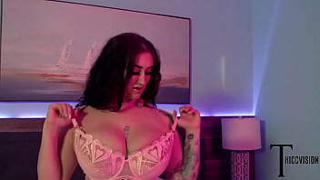 video сексуальная эмошлюха авалон мира получает свои дырочки от artemixxx bbc sex