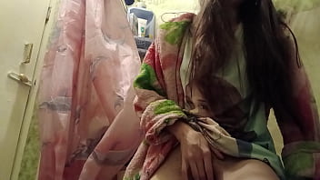 video я живу с родителями в одной комнате поэтому я запираюсь в ванной чтобы мастурбировать sex