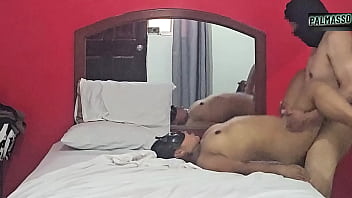 video 실제 홈메이드 비디오 마스크를 쓴 짧은 멀티 오르가즘 색정증 환자가 흥분한 청년에 의해 콘돔 없이 성교되고 풍부한 신음소리를 냅니다 마침내 그것은 그 안에서 끝난다 sex