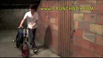 video 2 молодых твинкабога трахаются во время слежки sex