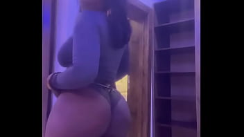 video медленные поцелуи и хватание за задницу заставят меня чаще произносить твое имя sex