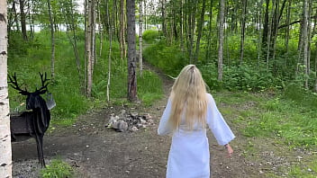 video рискованный секс на открытом воздухе с горячей блондинкой в сетке sex