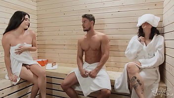 video трансангелы скай не может не оценить изгибы бейли арчера в сауне пока его девушка сидит рядом с ним sex