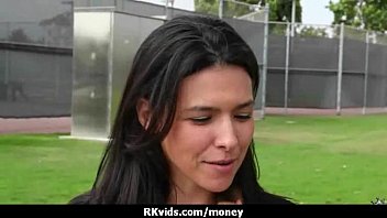 video アマチュアひよこはファック6のためにお金を取ります sex