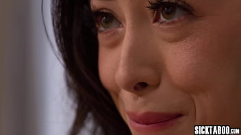 video chloe surreal всего лишь сексигрушка для своей доминантной начальницы с большими сиськами octavia red sex