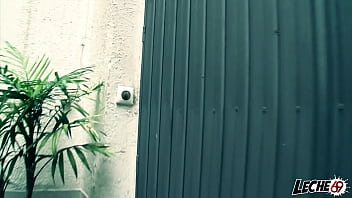 video незнакомец на улице вставляет в меня дилдо а потом мы занимаемся лесбийским сексом sex