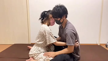 video 濃厚手マンで大量潮吹きが止まらないギャルjdのパイパンまんこが何度も痙攣絶頂　イキ狂う　クリ責め　喘ぎ声　アクメ　激しい　かわいい　巨乳　超美女　投稿　個人撮影　素人　日本人　えむゆみ sex