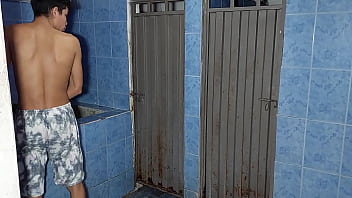 video я удивляю соседскую шлюху когда он выходит из туалета и очень возбужденная девушка становится реально возбужденной sex