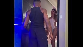 video пасхальный кролик принес яйцо и палку sex
