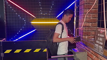 video большой кулак и секс без презерватива в каютах гейкинотеатр в центре города полностью красный sex