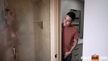 video мачеха венера сосет толстый член итана и глотает его сперму sex
