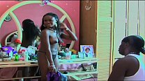 video ビデオの終わりに設定されたmoiveで裸で歩き回る大きなtitted黒檀の女優 sex