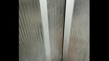 video моя стерва мачеха оставляет дверь открытой чтобы я мог видеть как она купается и трахать ее sex