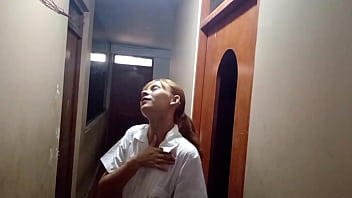 video глупая школьница думала что отчим ее не слушает и учит ее что когда трогаешь член взрослого человека нужно sex