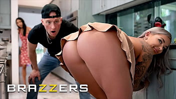 video brazzers шлюховатый шефповар хейли дэвис трахается с мужем своей лучшей подруги и портит их юбилейный ужин sex