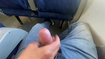 video случайный секс в общественном поезде ручная работа и кончение с любительской милфой sex