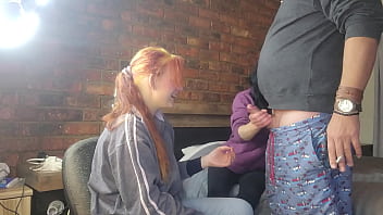 video две застенчивые девушки играют с моим огромным членом sex