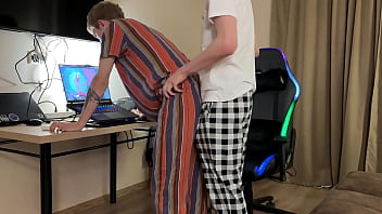 video distracted the guy from the game and seduced him into sex licked and fucked him with a big dick deep throat sex