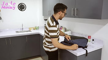 video воры притворяются стриптизершами и в конечном итоге забирают все предварительно трахнув хозяйку дома sex