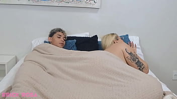video моя непослушная мачеха не теряла времени и навалилась на мой член sex