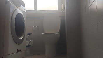 video он пошел брить свой большой член и выплюнул много молока sex