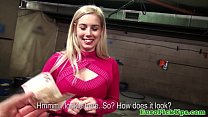 video симпатичная снятая блондинка светит на камеру sex