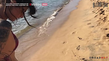video извращенка показывает свои сиськи посреди пляжа и ведет меня к скалам чтобы мы могли хорошо потрахаться полностью sex