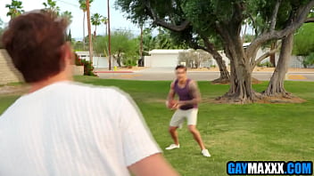video ブティックリゾートでの4pゲイセックス sex
